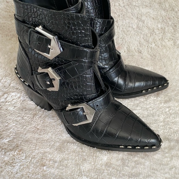 Gianni Bini crocodile look leather ankle books - Picture 6 of 7